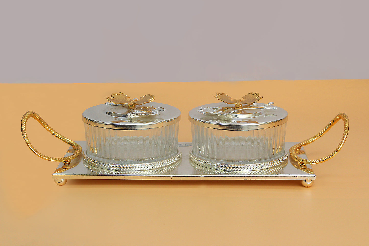 Premium quality Glass bowl  with metal stand and lid