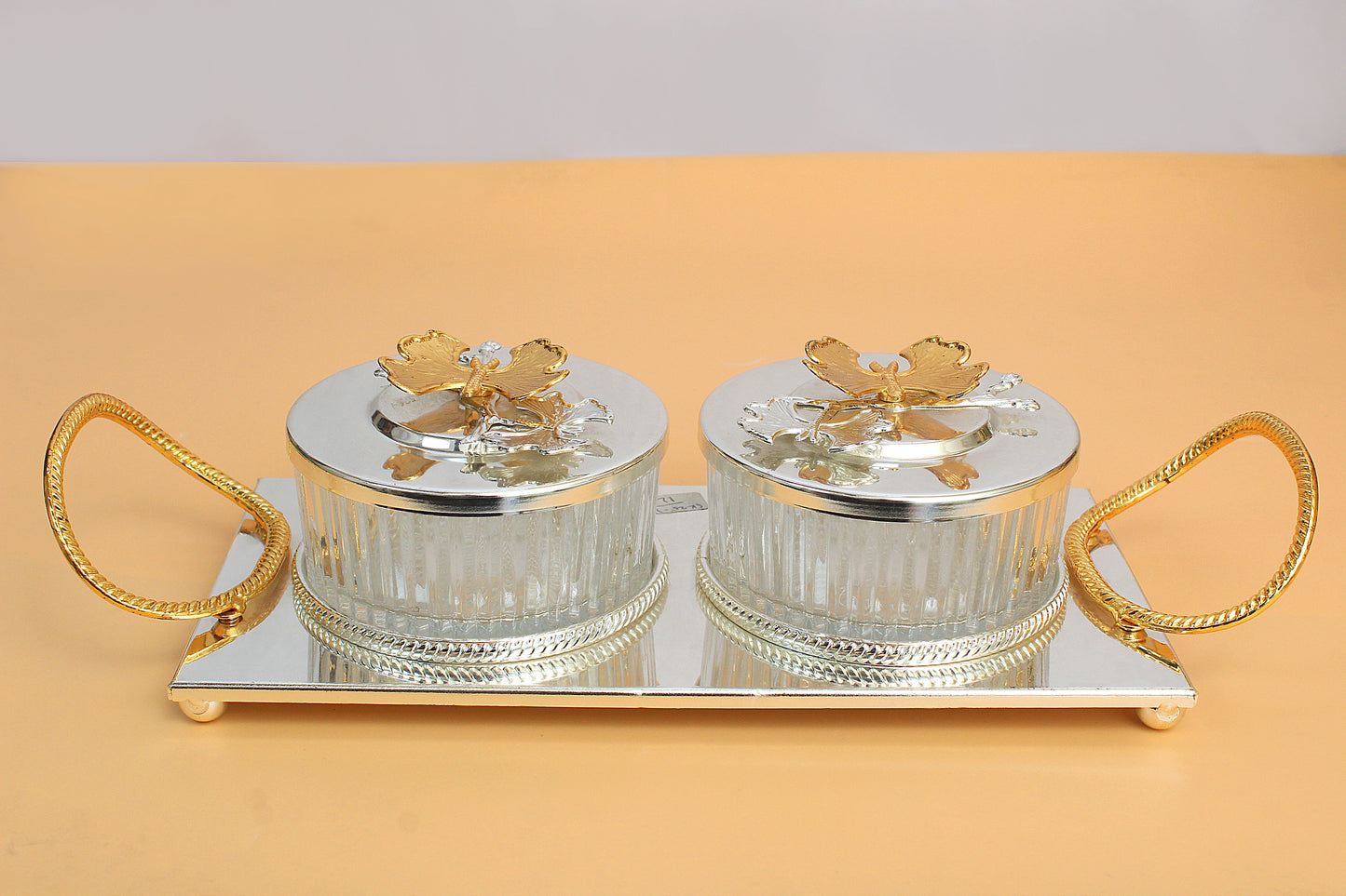 Premium quality Glass bowl  with metal stand and lid