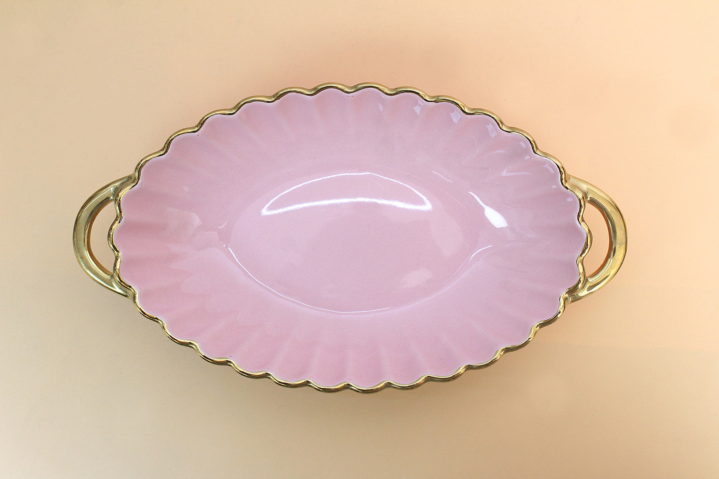 Oval shaped serving platter with handle